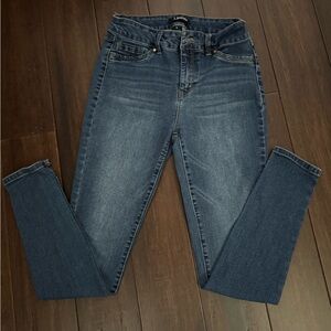 D. Jeans Mid-rise/Reg.-rise,straight leg. Denim. Size: 6